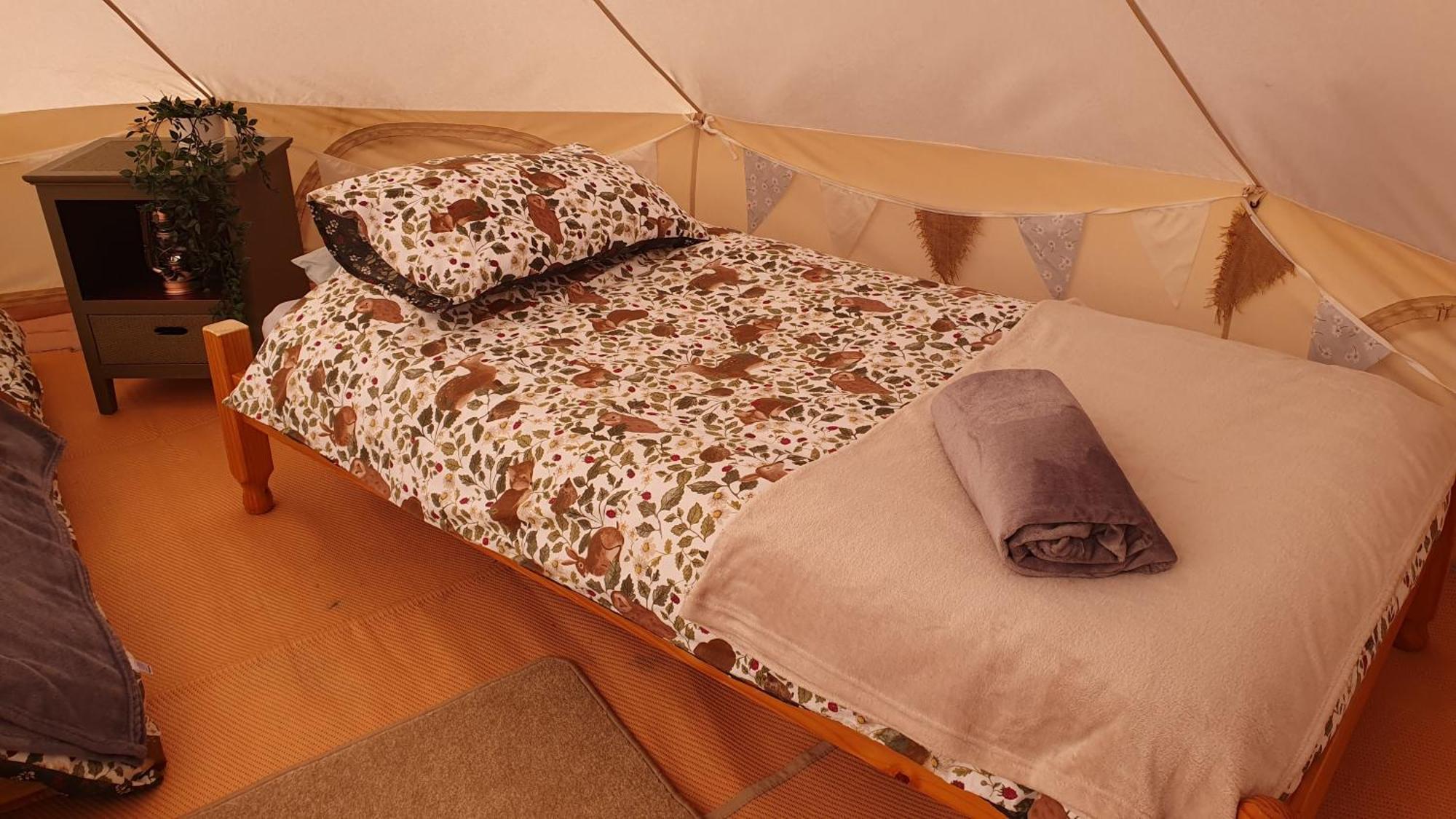 Hotel Calon Y Goedwig Glamping Llandovery Esterno foto