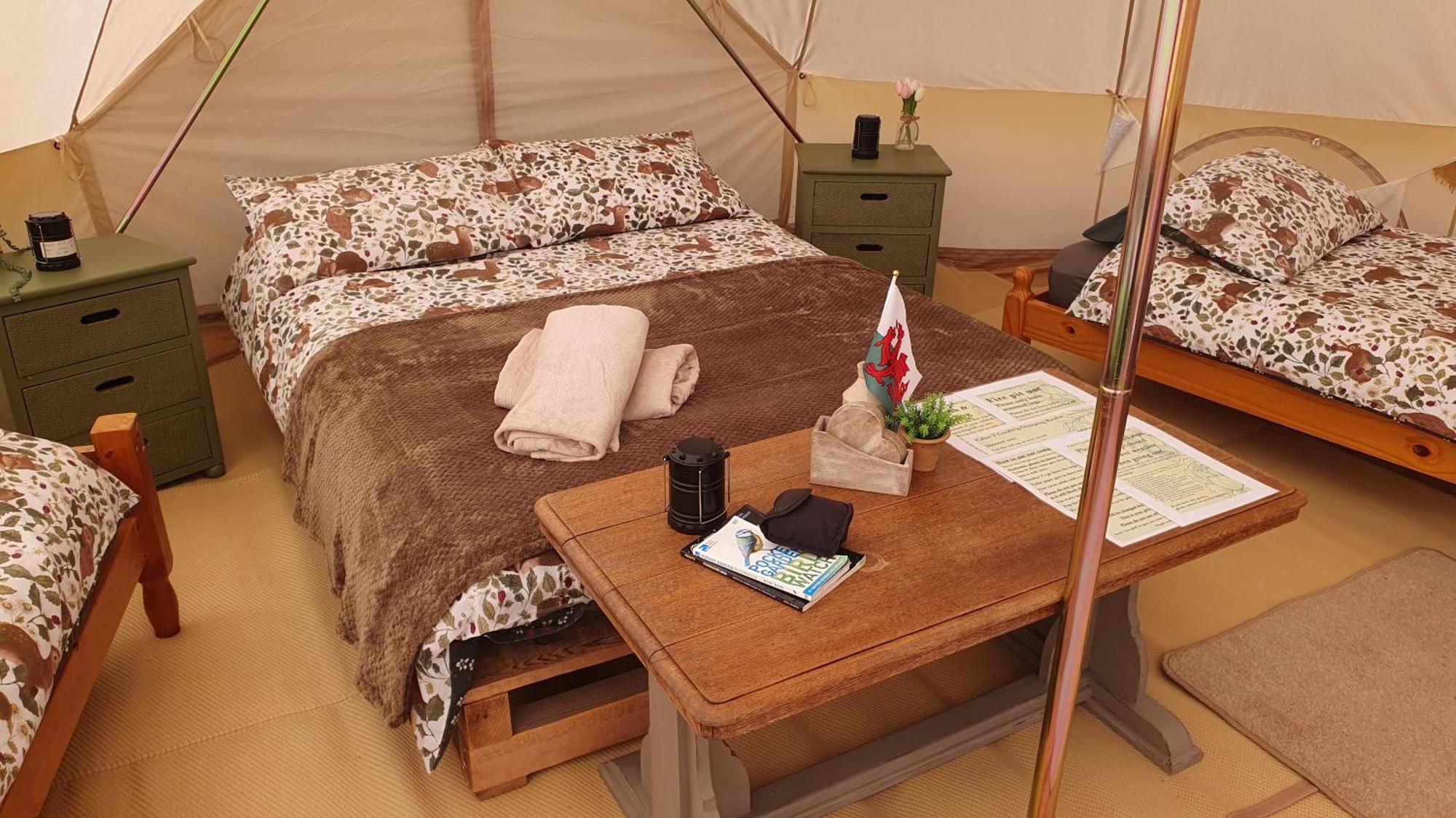Hotel Calon Y Goedwig Glamping Llandovery Esterno foto